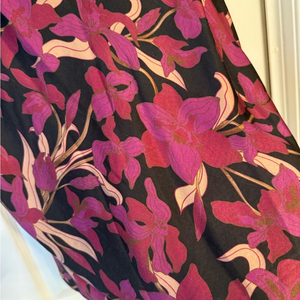 Chloe Kristy Floral V-Neck Women's Top - Picture 5 of 5